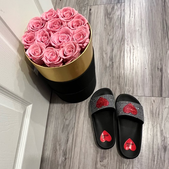 Moshino ❤️ - Picture 3 of 4